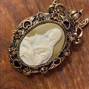 Gold Tone Mona Lisa Cameo Necklace